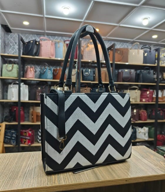 Trendy Women’s Handbags That Define Modern Glamour and Confidence