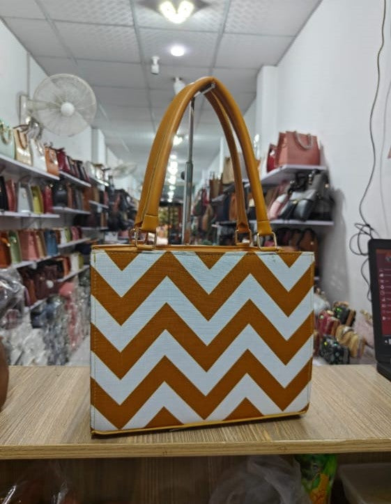 Trendy Women’s Handbags That Define Modern Glamour and Confidence