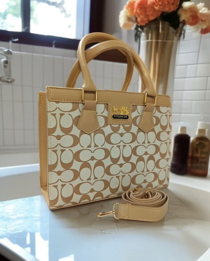 Elegant Crossbody Bags Perfect for Daytime and Evening Outfits