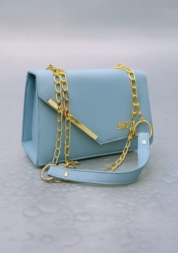 Effortless Fashion Essentials: Shoulder Bags for Women on the Go