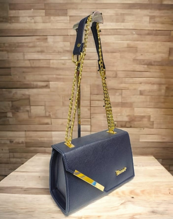 Effortless Fashion Essentials: Shoulder Bags for Women on the Go