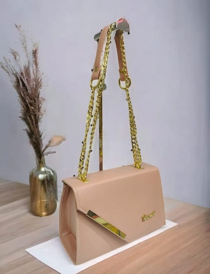 Effortless Fashion Essentials: Shoulder Bags for Women on the Go