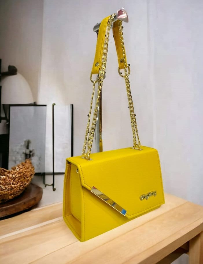 Effortless Fashion Essentials: Shoulder Bags for Women on the Go
