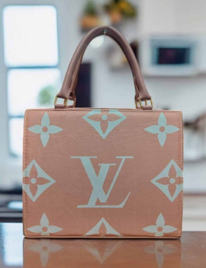 Timeless Tote Bags Crafted for Style, Comfort, and Elegance