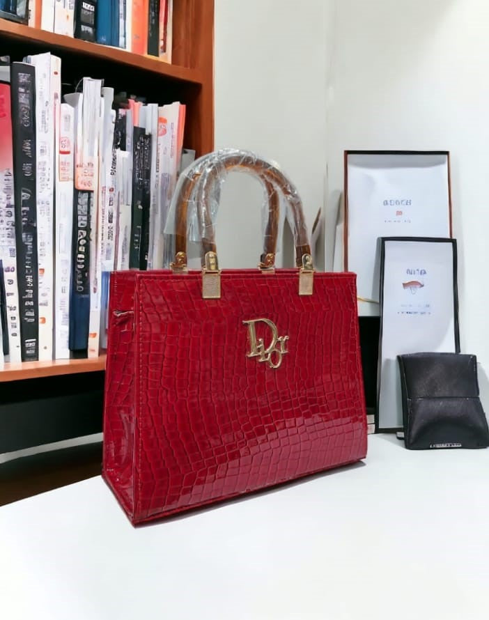 Chic and Stylish Women’s Bags for Every Modern Lifestyle