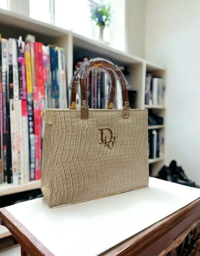 Chic and Stylish Women’s Bags for Every Modern Lifestyle
