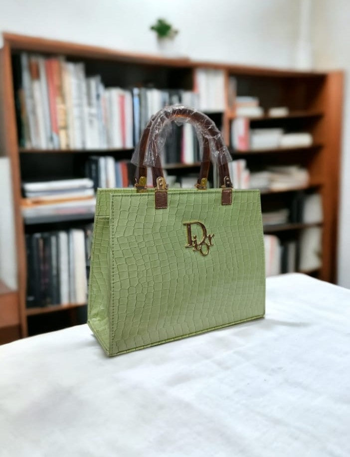 Chic and Stylish Women’s Bags for Every Modern Lifestyle