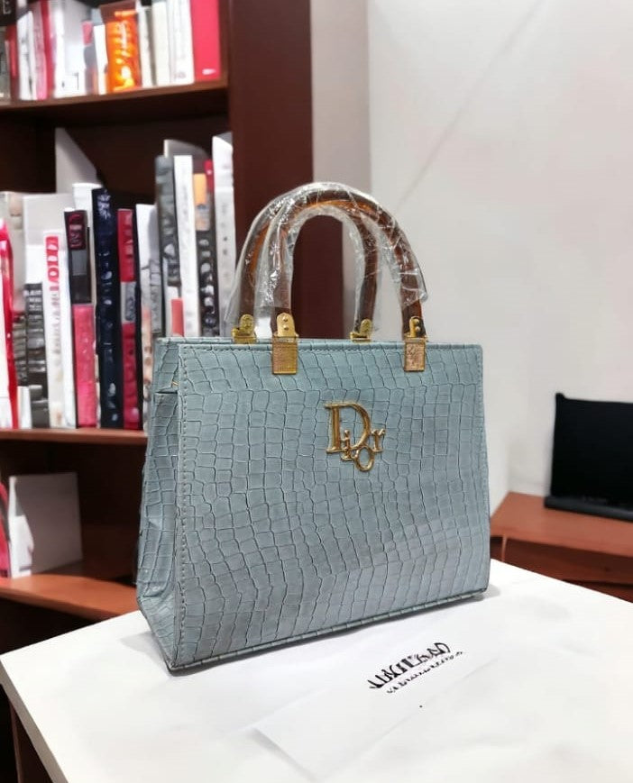 Chic and Stylish Women’s Bags for Every Modern Lifestyle