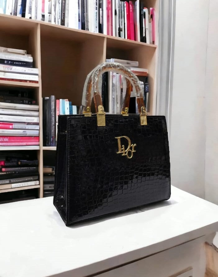 Chic and Stylish Women’s Bags for Every Modern Lifestyle
