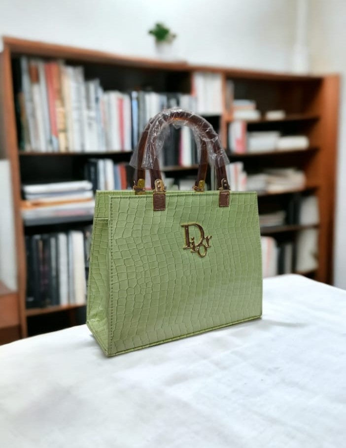 Chic and Stylish Women’s Bags for Every Modern Lifestyle